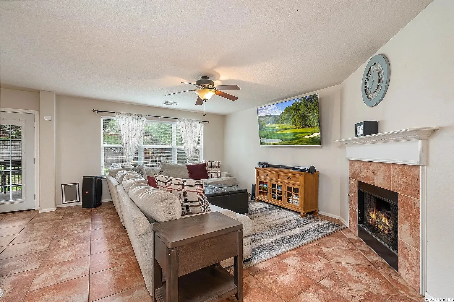 3 bed, 2371 sqft, $2,380 — Photo 3
