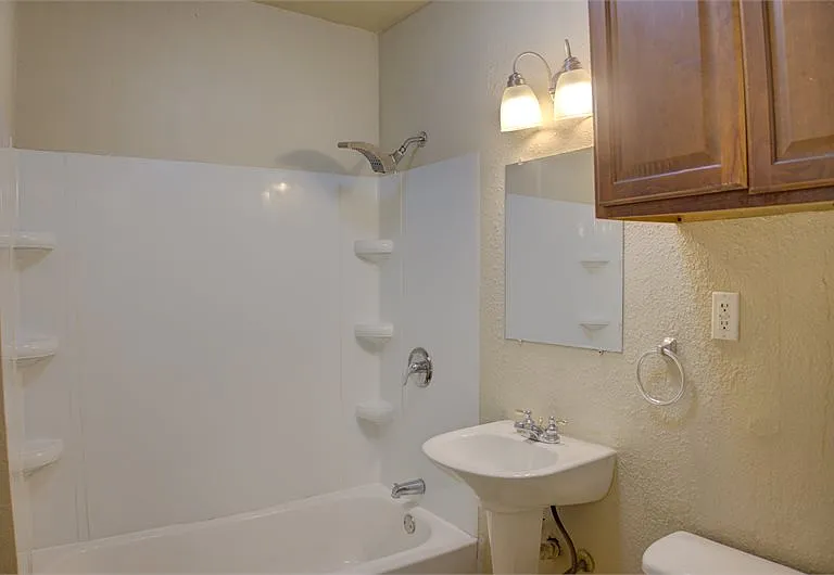 2515 N Garrison Ave — Photo 5