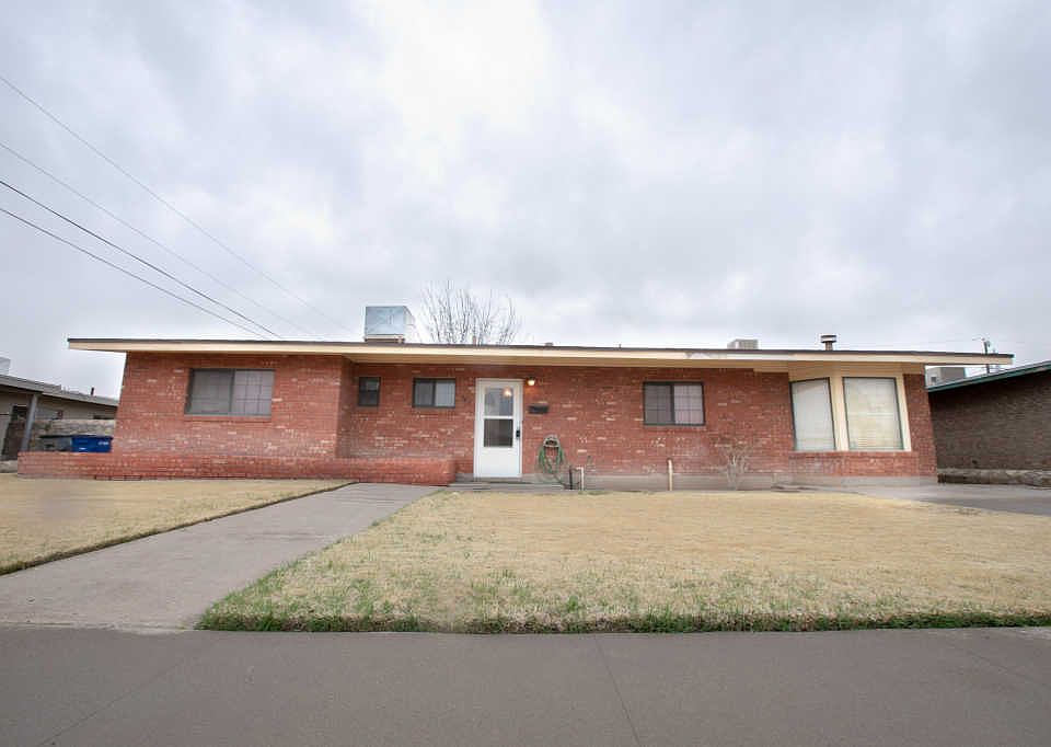1st image of 467 Crestwood Pl