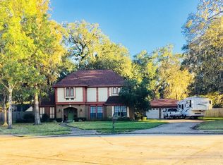 57 Royal Oak Cir, Lake Jackson, TX 77566
