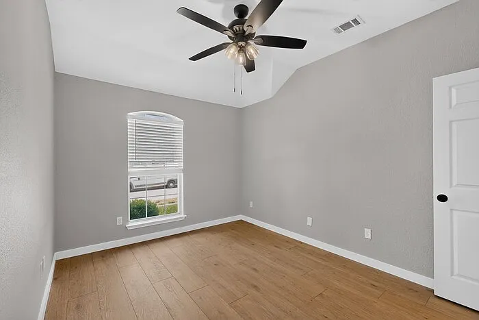 9881 Cambridge Dr — Photo 28