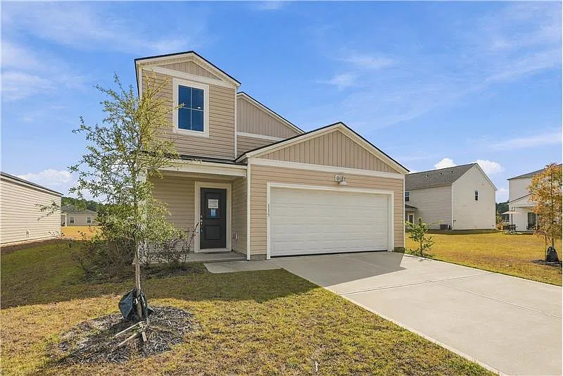 5 bed, 2.5 bath, 2358 sqft, $2,500 — Photo 2