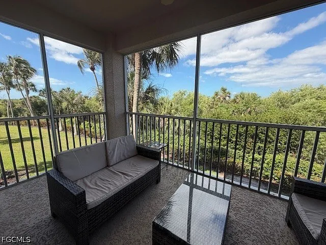 2 bed, 2.0 bath, 1067 sqft, $6,300 — Photo 3