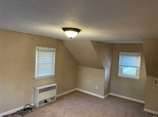 205 E John St #205, Lindenhurst, NY 11757
