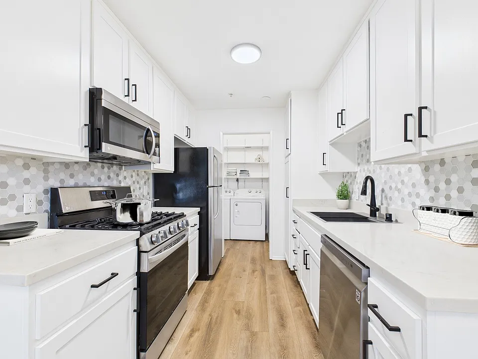 Alur Apartments