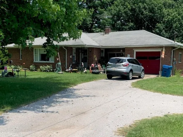 1314 Bethany Ln, Godfrey, IL 62035