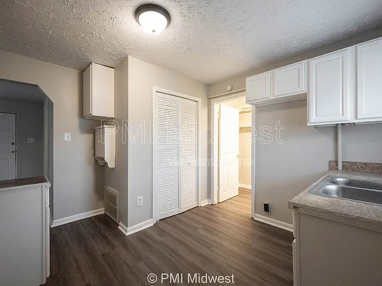 524 W 23rd St #2 — Photo 6
