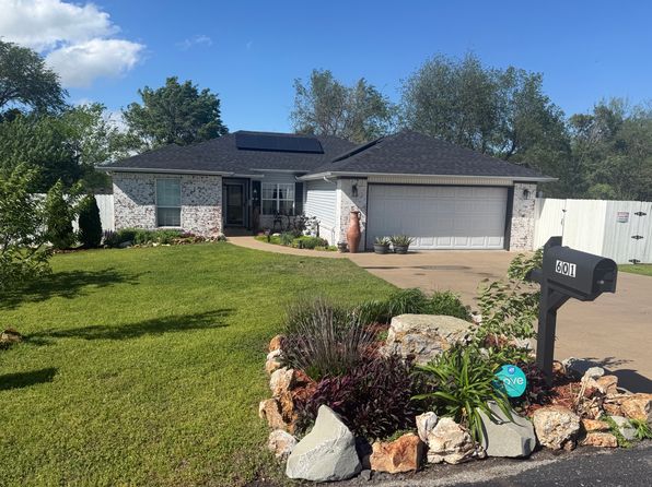 601 Howard Loop