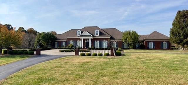 1st image of 760 Oakwood Ln