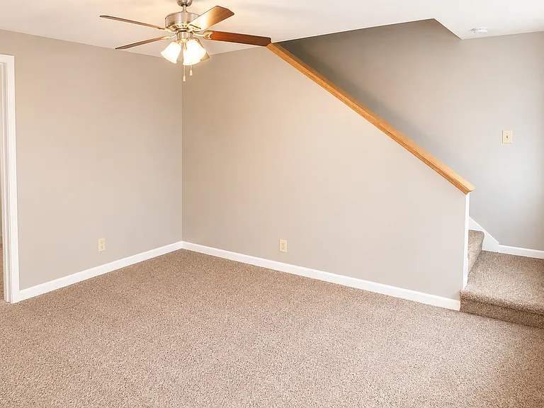 2092 Garfield Ave — Photo 3