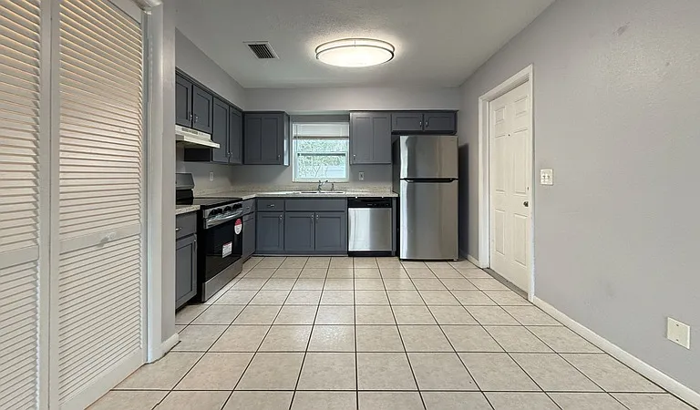 11705 North Dr #B — Photo 3