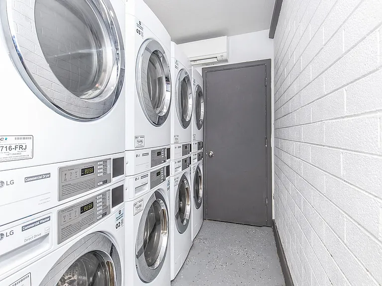 MOVE IN SPECIAL! $0 DEPOSIT OAC — Photo 6