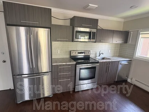 10025 117th St NW #6, Edmonton, AB T5K 1W7