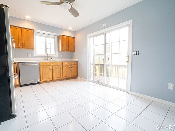 5th image of 39 Coram Rd APT 1