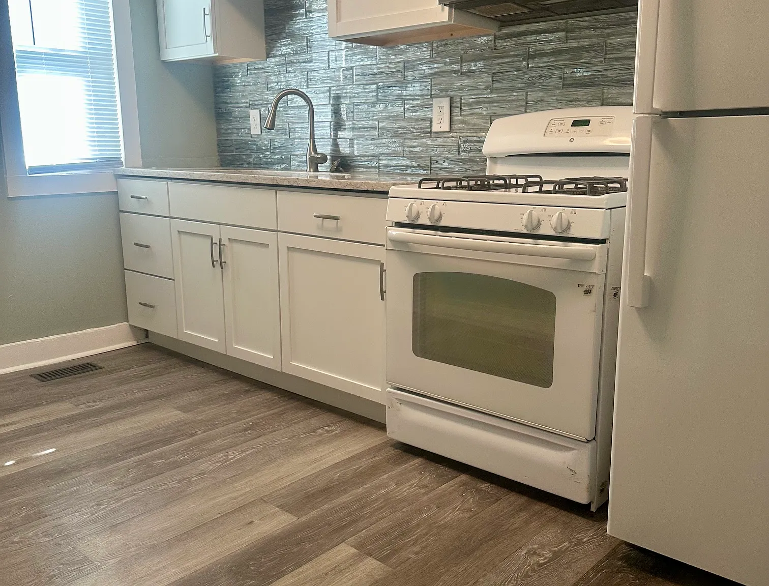 3 bed, 972 sqft, $1,250 — Photo 4