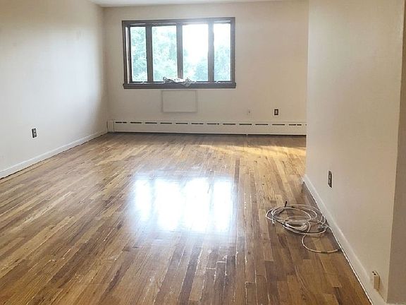 2nd image of 20-33 38th St #3C