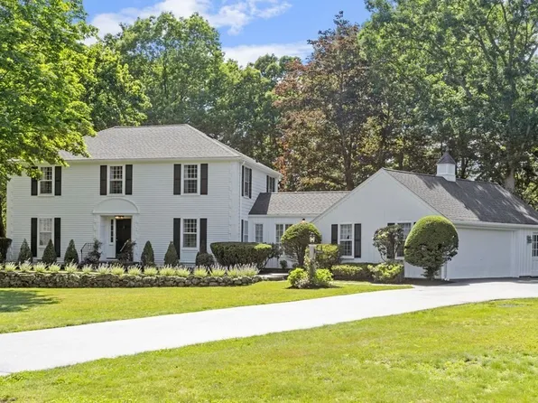 7 Russet Ln, Lynnfield, MA 01940