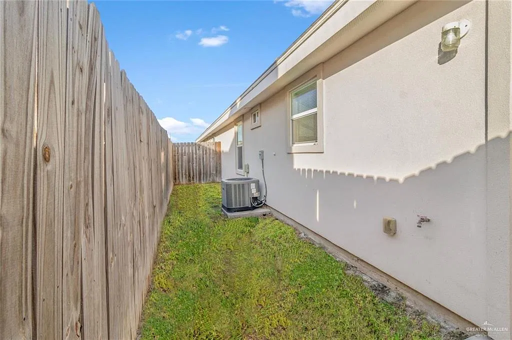 3 bed, 2.0 bath, 1087 sqft, $1,150 — Photo 2