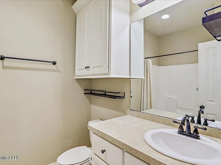 987 N Azalea Dr — Photo 24