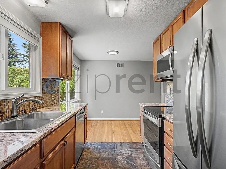 12720 SW Edgewood St — Photo 11