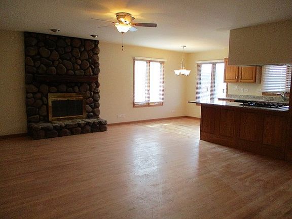 4th image of 1602 Poplar Ln