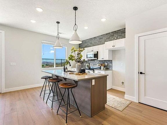4th image of 4022 E Fossil Way #83