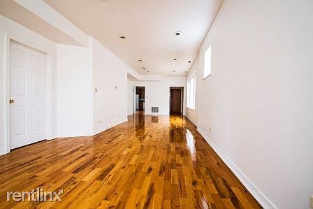 1245 S California Ave Apartments Chicago Living Room_2