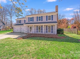 13732 Strathaven Dr, Matthews, NC 28105