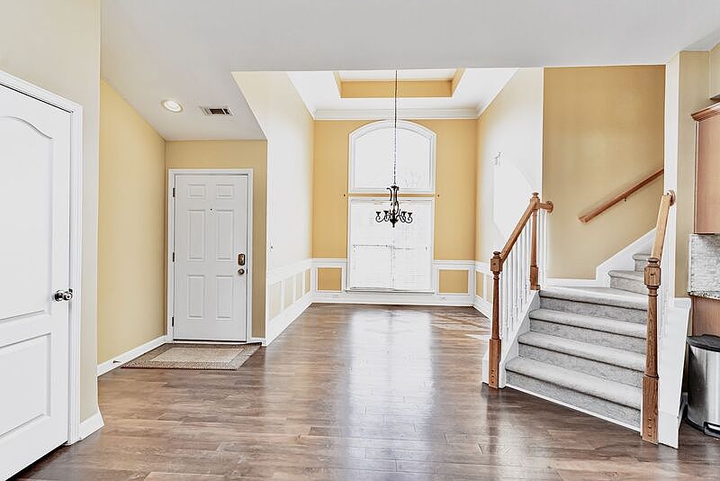 1st image of 10 Montreat Ln