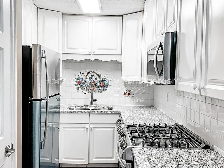 233 Goshen Ln — Photo 8