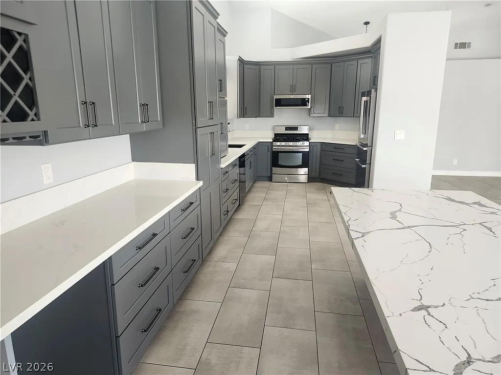 4 bed, 3.0 bath, 2011 sqft, $2,700 — Photo 4