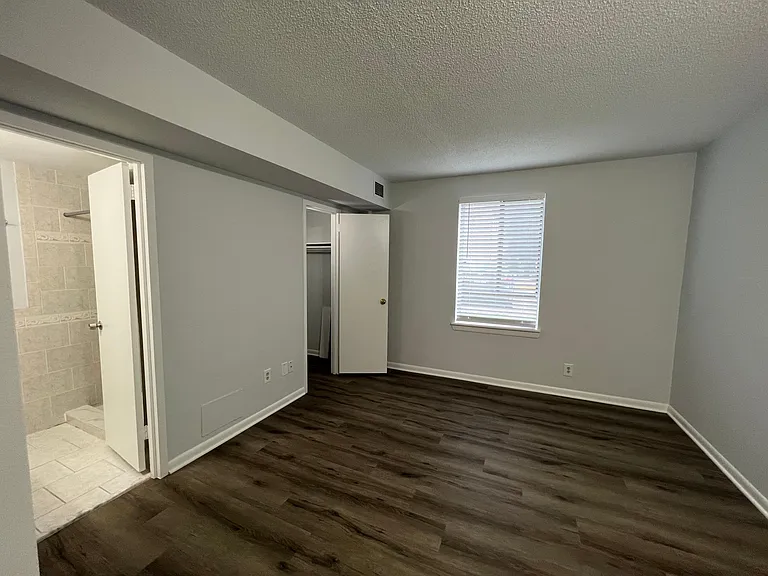 2202 Castle Rock Sq #2B — Photo 5