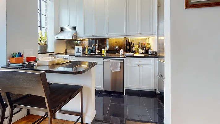 Rented by Bond New York | media 5