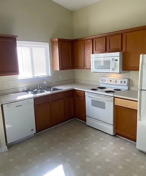 3602 White Swan Ct — Photo 2