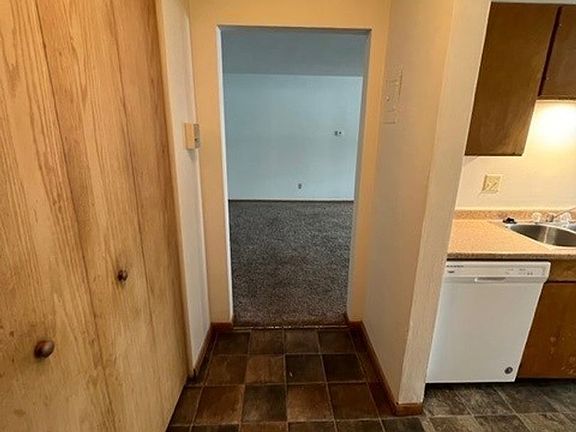 3rd image of 924 24th Ave S #11