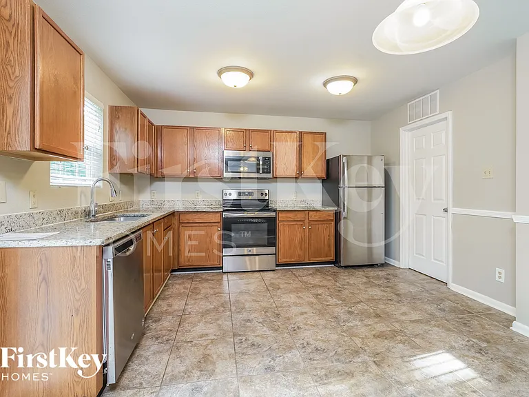 340 Kendall Dr — Photo 9