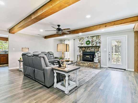 5th image of 370 Parker Ln