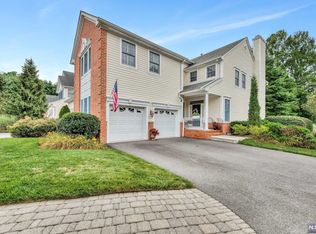 202 Fieldstone Ter, Wyckoff, NJ 07481