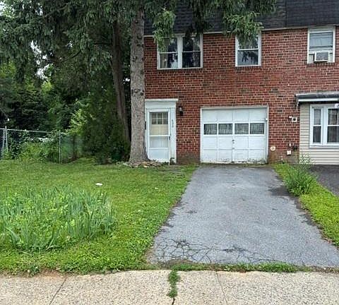 2nd image of 658 W Brookdale St