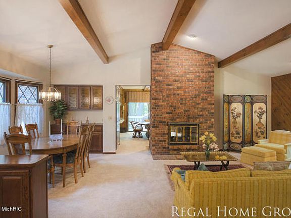 5th image of 2565 Birchcrest Dr SE