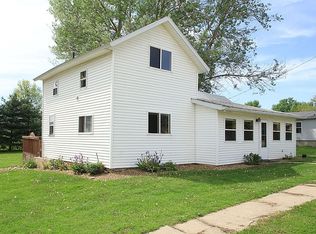4212 Grow St, Central City, IA 52214