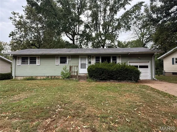 125 Forestwood Dr, Saint Louis, MO 63135