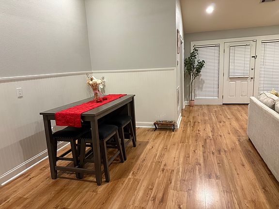 3rd image of 807 W Longleaf Dr