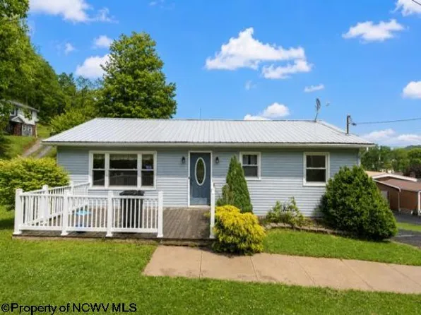 103 Baker St, Fairview, WV 26570