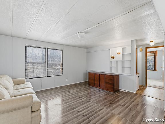 5th image of 3593 Millrace Ct SE
