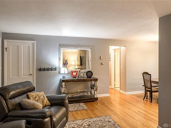 3rd image of 938 Shady Ln