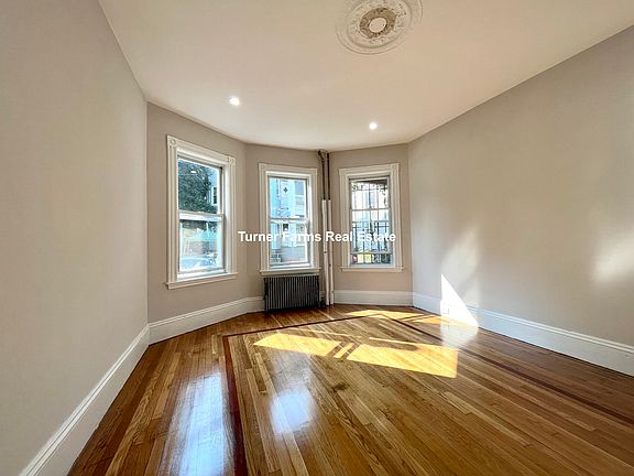 2nd image of 22 Humphreys St #11