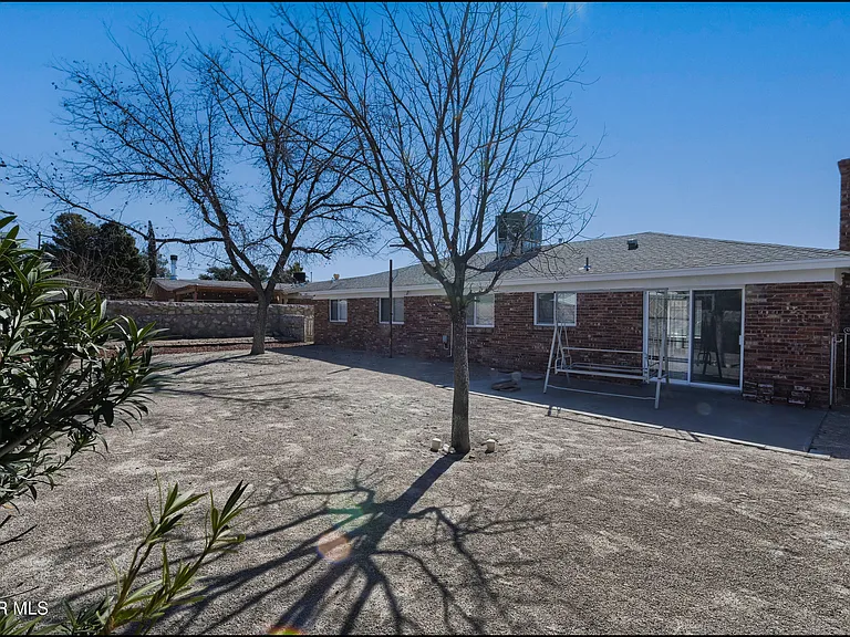 8617 Darlina Dr — Photo 32