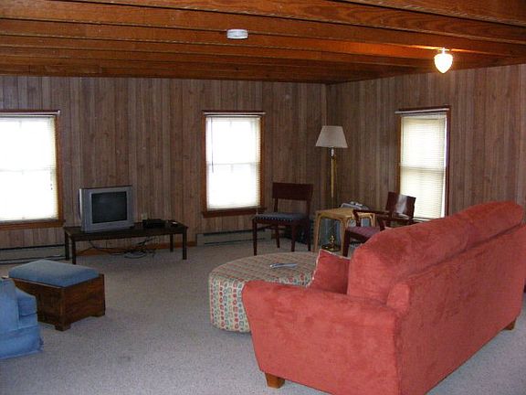 3rd image of 4044A Main St
