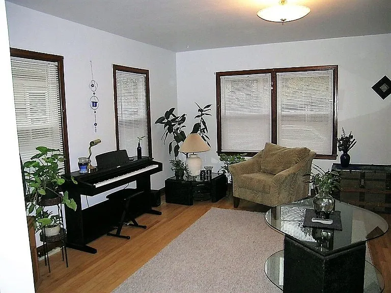 2737 Commercial Ave #1 — Photo 5